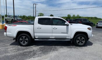 2017 Toyota Tacoma TRD Sport full